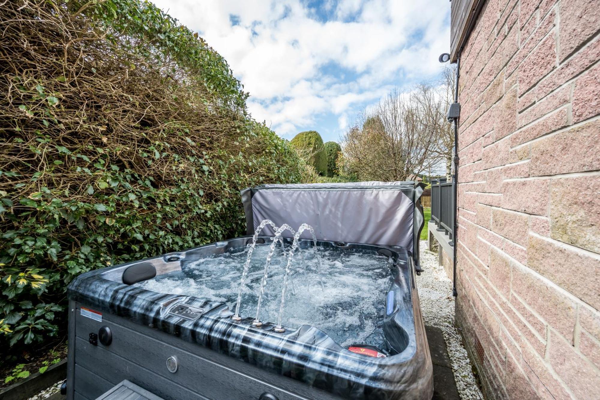 Gilmore House - 5 Bedroom Victorian Home With Hot Tub Blairgowrie and Rattray Esterno foto